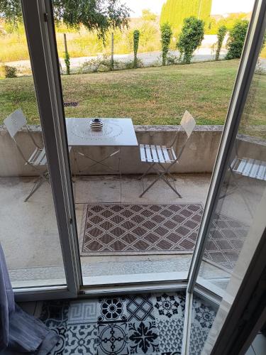 a view of a patio with a table and chairs at Appartement T2 in Limoges