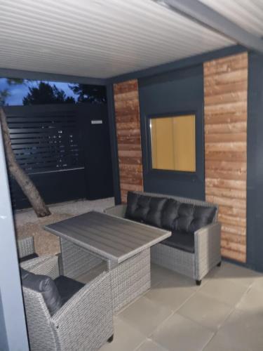 Posezení v ubytování Hipo camp - Mobil home Sestrica