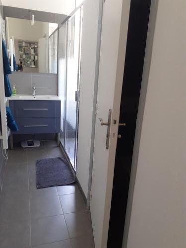 Koupelna v ubytování 2 Pièces Neuf WIFI Quartier Borriglione