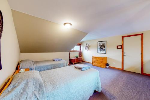 a bedroom with two beds and a dresser at Trail Creek 33 in Killington