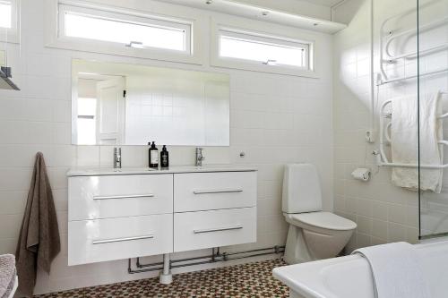 a white bathroom with a sink and a toilet at Villa nära Varberg och Ullared in Varberg