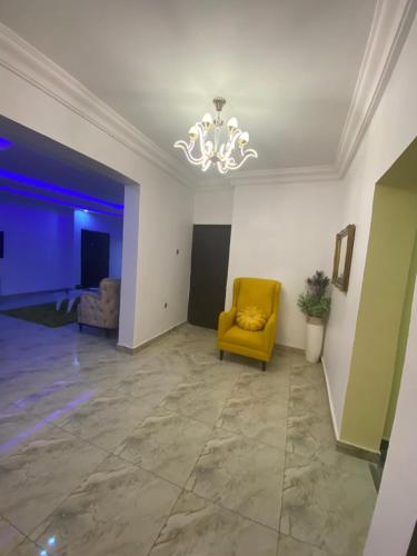 Fotografie z fotogalerie ubytování Labi’s place. 1,2 bedrooms apartments beautifully furnished in a secured estate at Adeniyi Jones Ikeja. 24 hrs light, secured apartment,WiFi, fully fitted kitchen, Close to everywhere, Airport pick up ( optional) v destinaci Ikeja