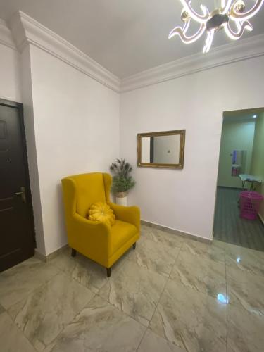 Fotografie z fotogalerie ubytování Labi’s place. 1,2 bedrooms apartments beautifully furnished in a secured estate at Adeniyi Jones Ikeja. 24 hrs light, secured apartment,WiFi, fully fitted kitchen, Close to everywhere, Airport pick up ( optional) v destinaci Ikeja