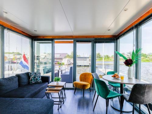 Tiny houseboat Uitgeest II – Photos 2