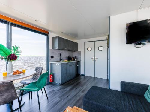 Tiny houseboat Uitgeest II – Photos 4
