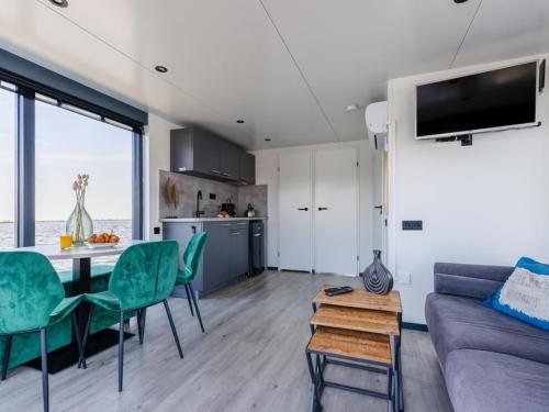 Tiny houseboat Parel III - airco – Photos 3