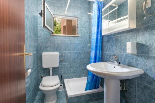 Kúpeľňa v ubytovaní Apartments with a parking space Podaca, Makarska - 6736