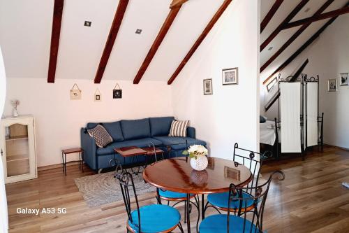 Posezení v ubytování Apartments and rooms by the sea Vis - 2452