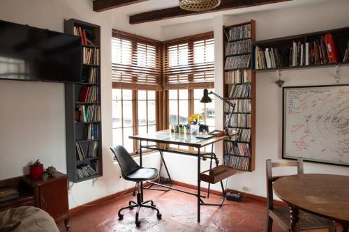 a room with a desk and a table and a window at Private Miraflores core in Lima