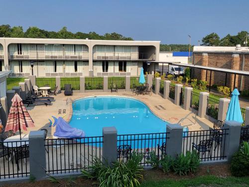 a swimming pool in front of a hotel at Econolodge in Andalusia