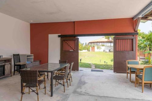 Φωτογραφία από το άλμπουμ του Tampa Bay Oasis σε Tarpon Springs