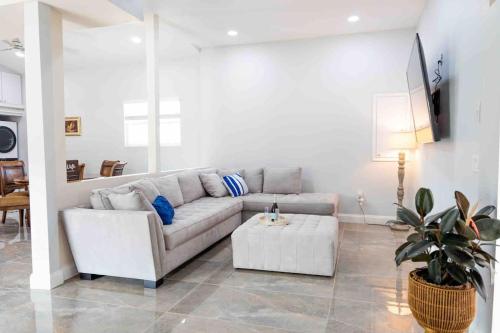 a living room with a couch and a table at Tampa Bay Oasis in Tarpon Springs