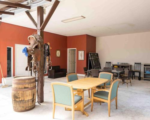 a room with a table and chairs and a barrel at Tampa Bay Oasis in Tarpon Springs