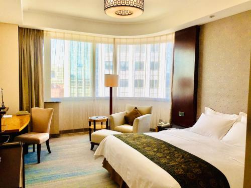 Postel nebo postele na pokoji v ubytování Tianjin Saixiang Hotel