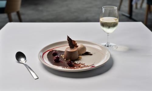 リゾートの敷地内または近くでの食事または食べ物