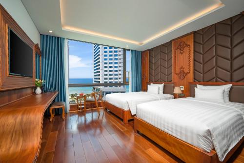 Postel nebo postele na pokoji v ubytování Monalisa Luxury Hotel