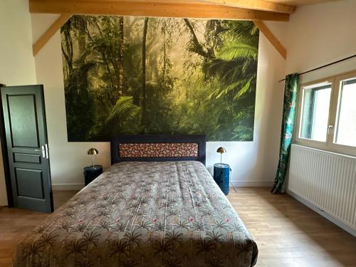 Postel nebo postele na pokoji v ubytování les anthocyanes CHAMBRE FORET