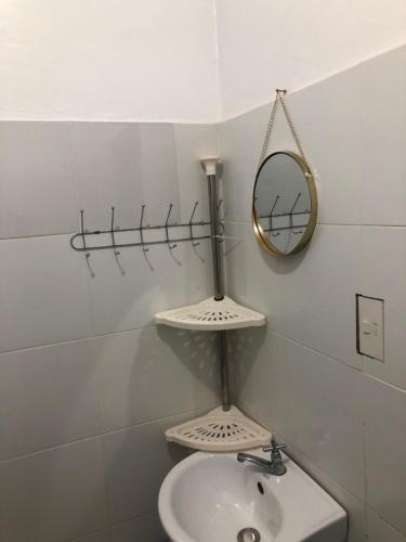 Bilik mandi di ABODE21 Guesthouse