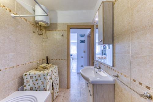 a bathroom with a sink and a mirror at Villetta Relax in Castrignano del Capo