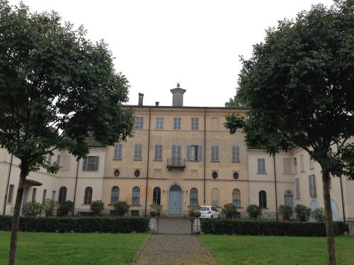 a large building with trees in front of it at Palazzo Turro Bed & Breakfast in Podenzano