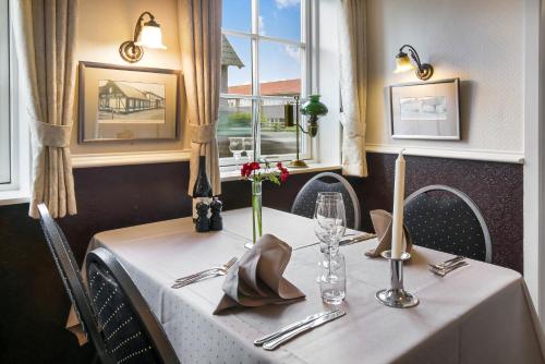 En restaurant eller et andet spisested på Den Gamle Kro Hornslet