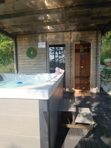 a large bath tub in the backyard of a house at Mucharskie Stodoły Stodoła II - Garden Spa in Jaszczurowa