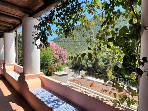 a balcony with a view of a garden at Casa I 10 Puleri - Ampio e fresco terrazzo panoramico in Leni