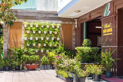 a store front with a vertical garden of plants at Mộc Nhiên Hotel Da Nang in Da Nang