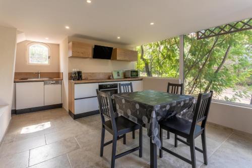 Zdjęcie z galerii obiektu Rez-villa 75m² piscine parking w miejscowości Saint-Raphaël