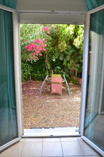 Joli appartement avec jardin, rive droite