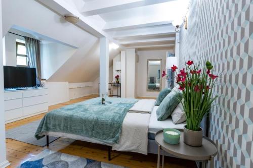 Postel nebo postele na pokoji v ubytování Willa Las&Luksus Jacuzzi, Sauna i Relaks pod Warszawą
