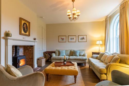 Estate Cottage – Photos 2