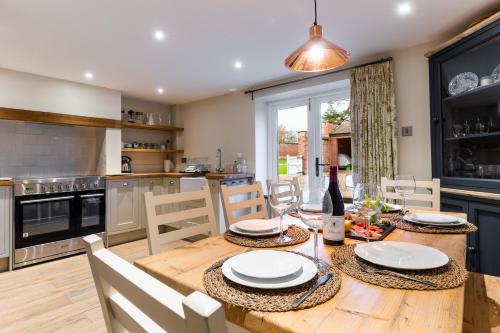 Estate Cottage – Photos 4