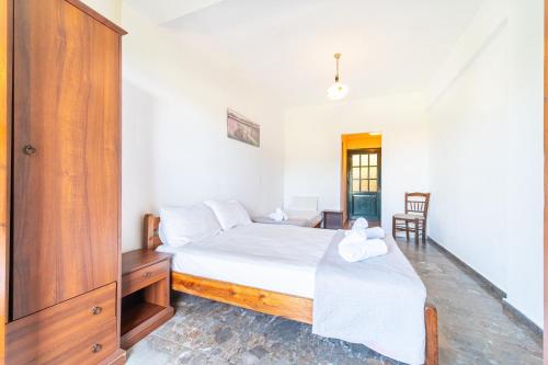 A bed or beds in a room at Arianna Studio Ground Floor 4