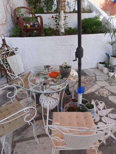 Μπαλκόνι ή βεράντα στο ΜΕ ΘΕΑ ΤΟ ΓΑΛΑΖΙΟ ΤΗΣ ΘΑΛΑΣΣΑΣ