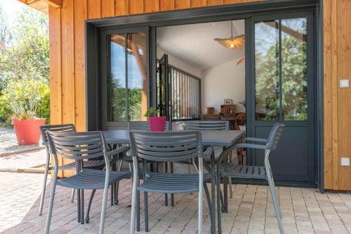 Balkoni atau teres di La Longère Bordeaux gite de charme avec piscine