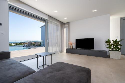 Luxury semidetached villa Smokva 1 - near the center and sea - by TRAVELER tourist agency Krk