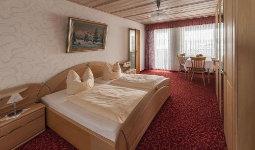 A bed or beds in a room at Landgasthof - Café Anni
