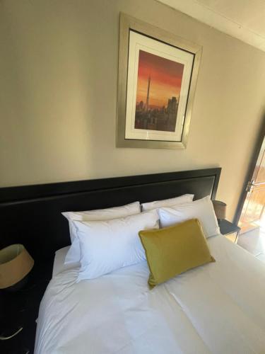 Katil atau katil-katil dalam bilik di The Eden Boulders Hotel and Resort Midrand