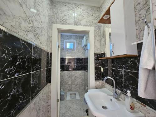 a bathroom with a sink and a shower at Fethiye Merkez Villa in Karagedik