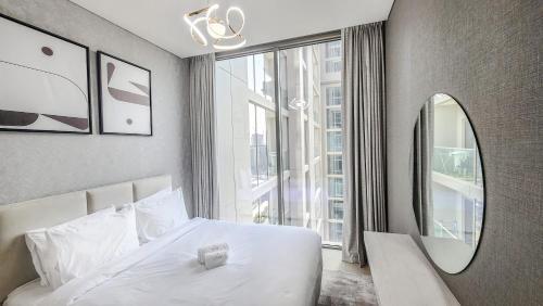 Postel nebo postele na pokoji v ubytování STAY BY LATINEM Luxury 1BR Holiday Home CVR A1410 near Burj Khalifa