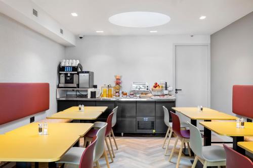 Dutch Design Hotel Vondelpark Image