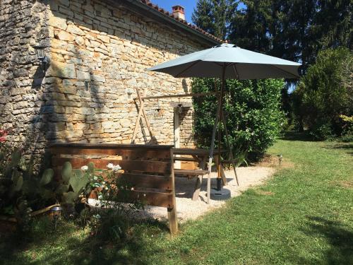 Taman di luar Gîte Dordogne Périgord
