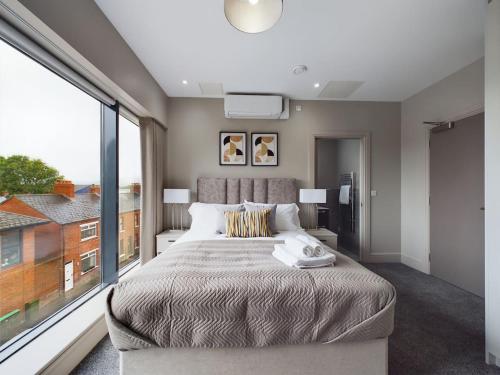 Katil atau katil-katil dalam bilik di Lesley House Apartments Belfast