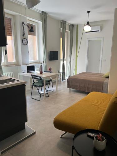 Una televisión o centro de entretenimiento en Guesthouse Violetta DI Parma