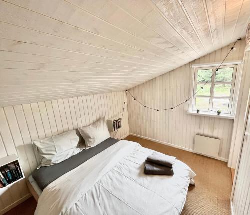 Postel nebo postele na pokoji v ubytování Cozy child-friendly house