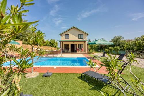 Villa Minja With Private Pool - Happy Rentals