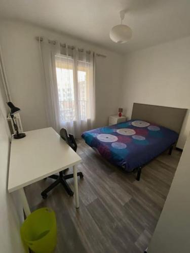 a bedroom with a bed and a desk and a table at Bel Appartement Residence Mirabeau in Aix-en-Provence