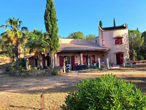 Villa provençale avec piscine au calme