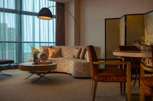 Χώρος καθιστικού στο Renaissance Guiyang Hotel